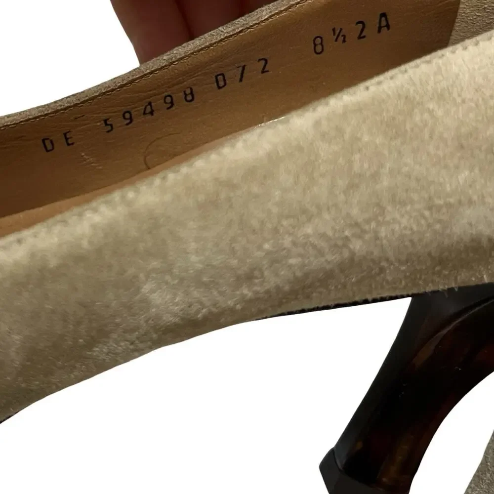Salvatore Ferragamo‎ Womens Classic Suede Pumps Size 8.5 NARROW Taupe Heels